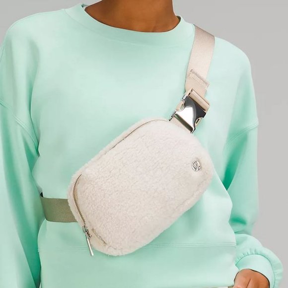 LULULEMON Everywhere FLEECE Belt Bag Crossbody Fanny pack Natural Ivory/Trench - Picture 2 of 6